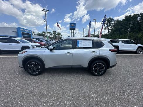 Used 2024 Nissan Rogue SV AWD/4WD image 13
