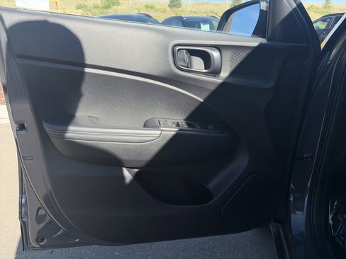 Certified 2025 Hyundai Venue Limited FWD image 7