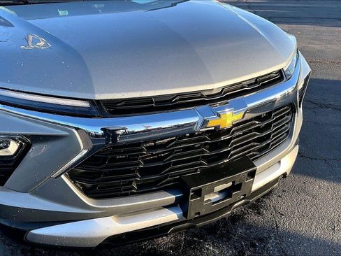 Used 2025 Chevrolet TrailBlazer LT image 3