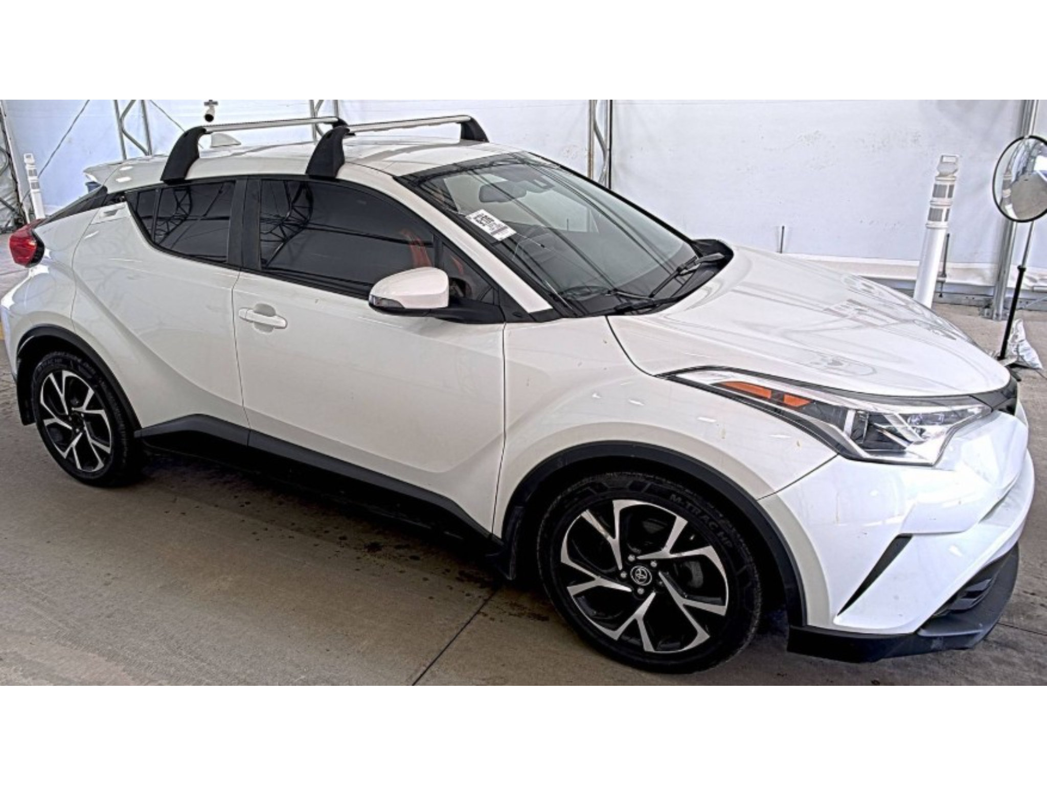 Used 2019 Toyota C-HR XLE FWD image 2