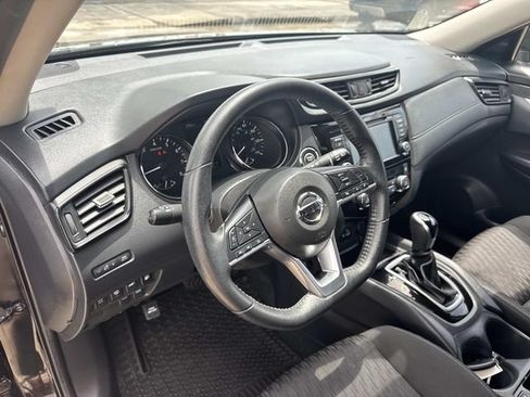 Used 2020 Nissan Rogue SV FWD image 23