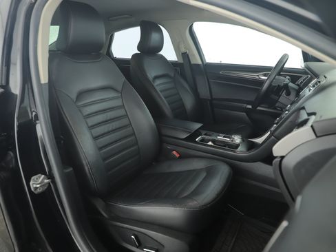 Used 2017 Ford Fusion SE image 6