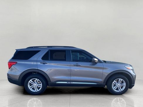 Used 2022 Ford Explorer XLT image 32