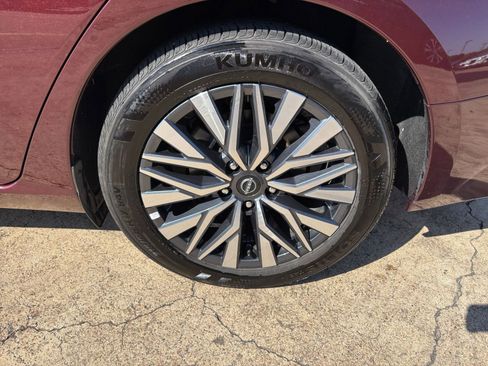 Used 2025 Nissan Altima 2.5 SV FWD image 30