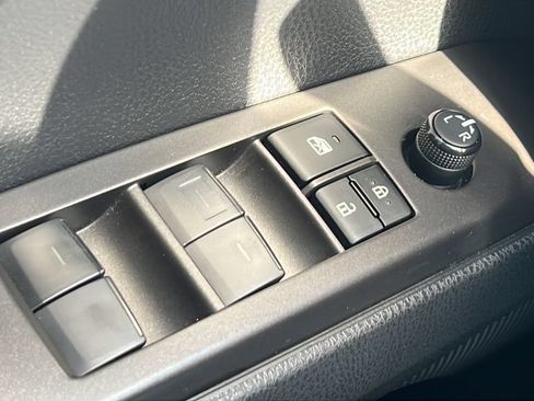 Certified 2023 Toyota Camry SE FWD image 19