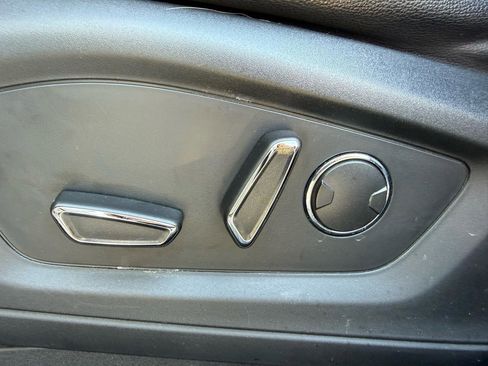 Used 2020 Ford Explorer Limited image 12