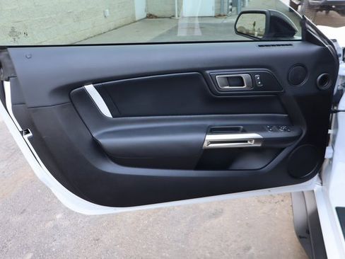 Used 2022 Ford Mustang Shelby GT500 w/ Carbon Fiber Track Pack image 24