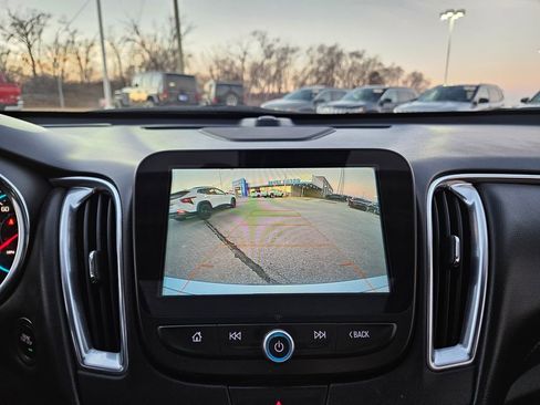 Used 2018 Chevrolet Malibu Premier image 13