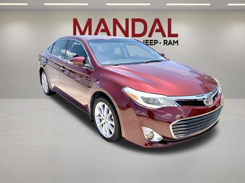 Used 2013 Toyota Avalon Limited w/ Technology Pkg FWD image 3