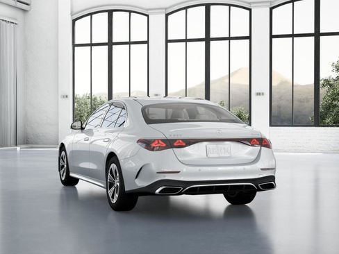 Used 2025 Mercedes-Benz E 350 4MATIC Sedan image 27