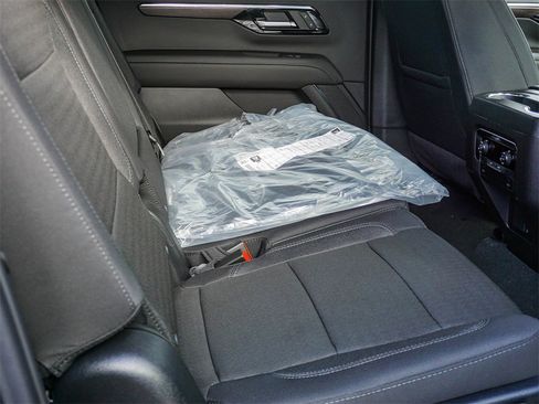 New 2026 Chevrolet Suburban LS image 13