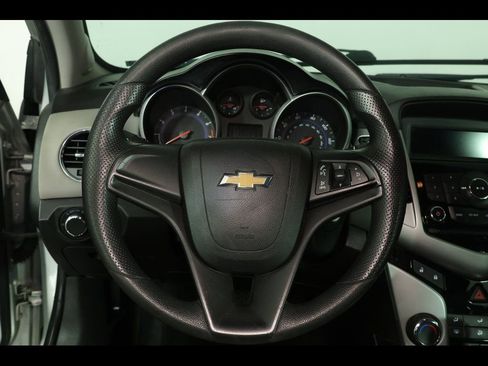 Used 2014 Chevrolet Cruze LS FWD image 17