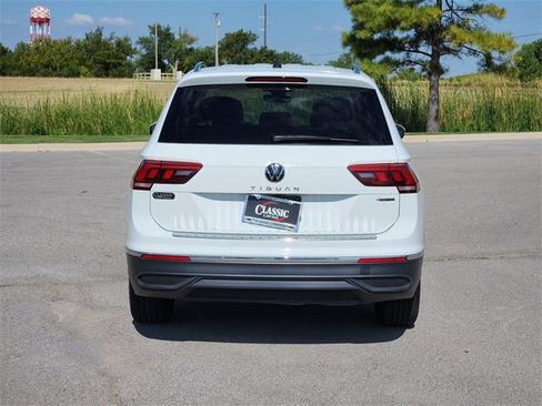 Used 2024 Volkswagen Tiguan SE image 6