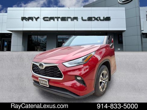 Used 2021 Toyota Highlander XLE AWD/4WD image 7