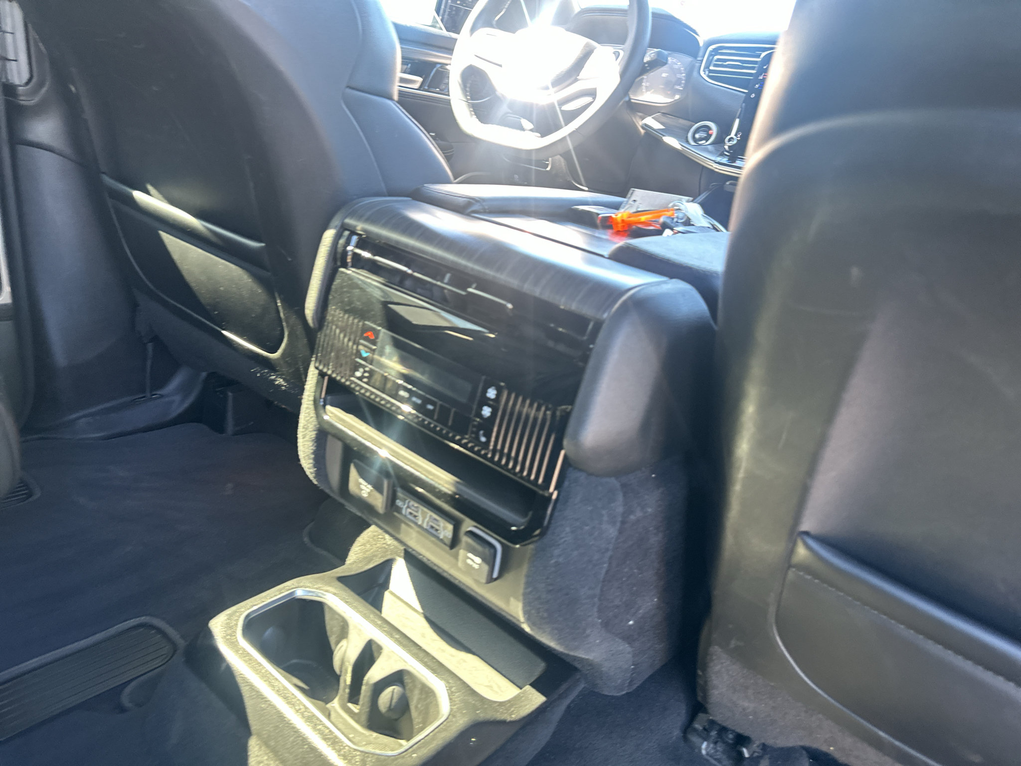 Used 2024 Jeep Wagoneer Series III AWD/4WD image 15