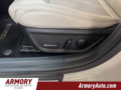 Used 2024 Genesis G70 2.5T image 11