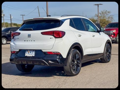 Used 2024 Buick Encore GX Sport Touring FWD image 9