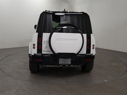 Used 2025 Land Rover Defender 110 X-Dynamic SE image 7