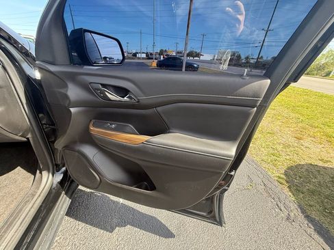 Used 2019 GMC Acadia SLE image 23