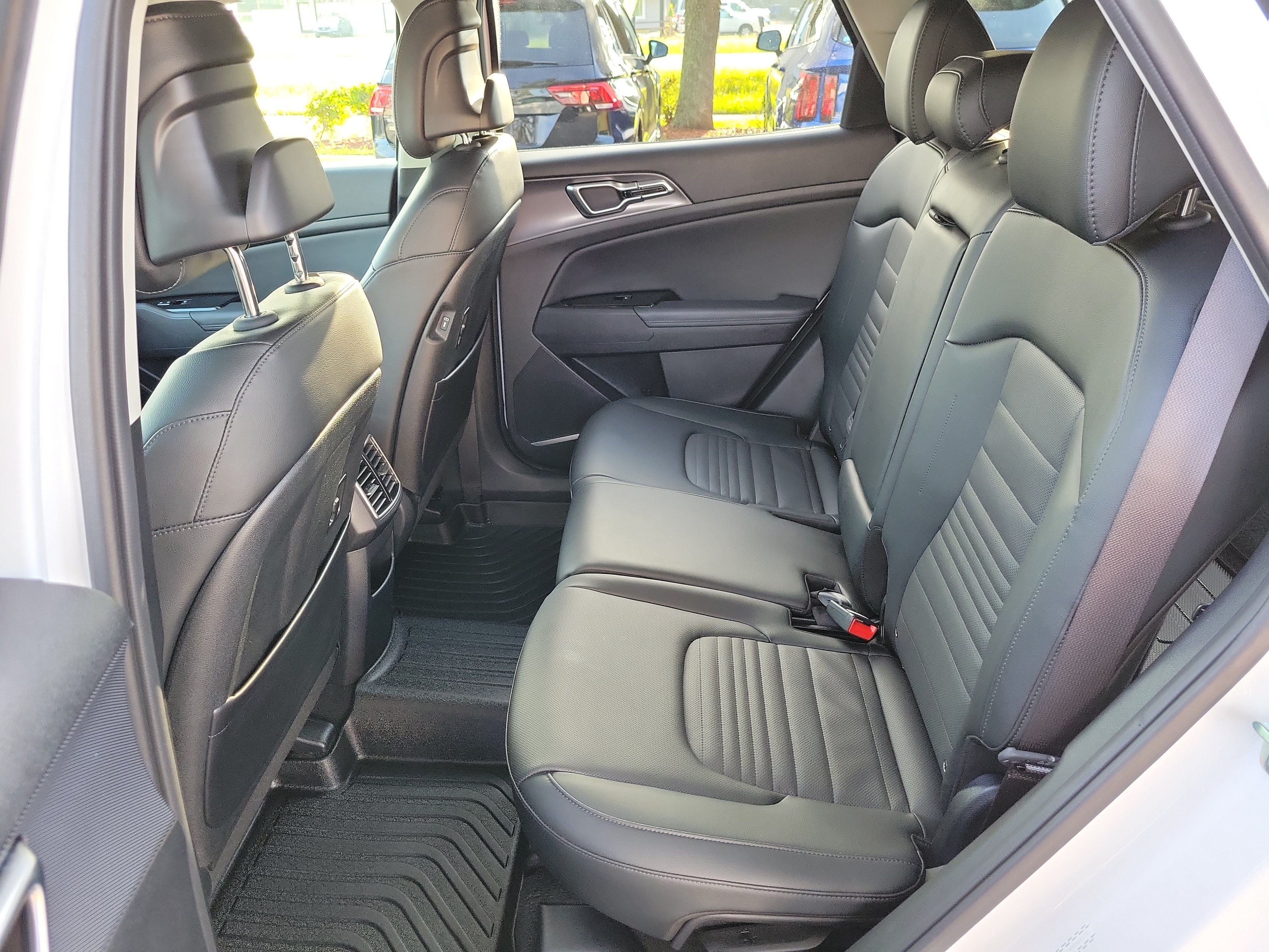 Certified 2025 Kia Sportage SX AWD/4WD image 16