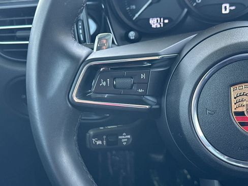 Certified 2025 Porsche Macan AWD/4WD image 26