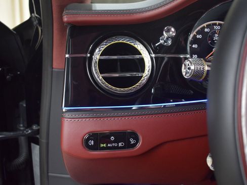 Certified 2023 Bentley Flying Spur Azure AWD/4WD image 31