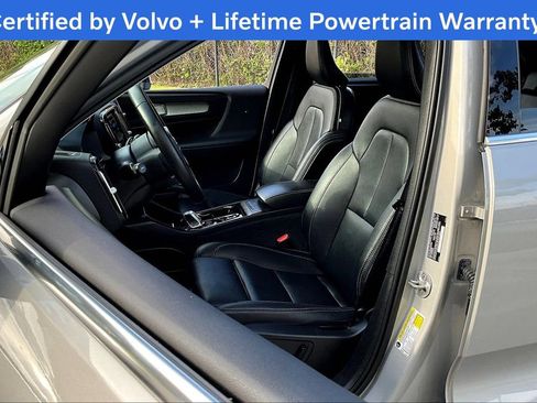 Used 2025 Volvo XC40 B5 Plus AWD/4WD image 33