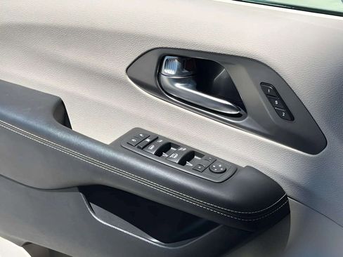 Used 2022 Chrysler Pacifica Touring-L FWD image 8