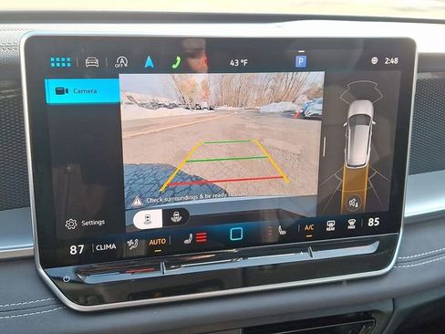 Certified 2025 Volkswagen Tiguan SE w/ Panoramic Sunroof Package image 24