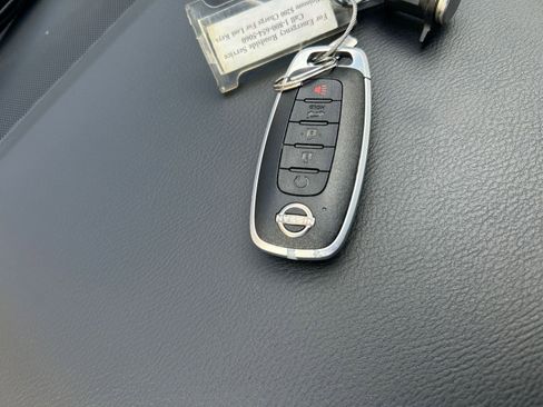 Used 2025 Nissan Pathfinder SV image 22