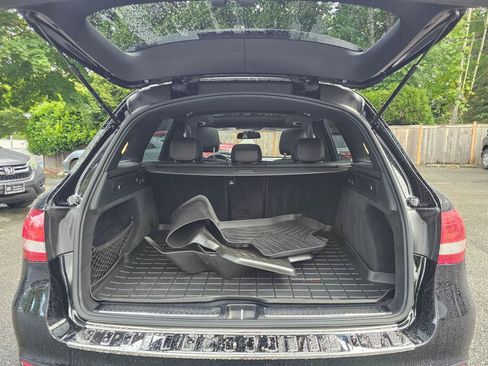Used 2019 Mercedes-Benz GLC 300 4MATIC image 17
