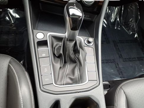 Used 2022 Volkswagen Jetta SE w/ Panoramic Sunroof Package image 18