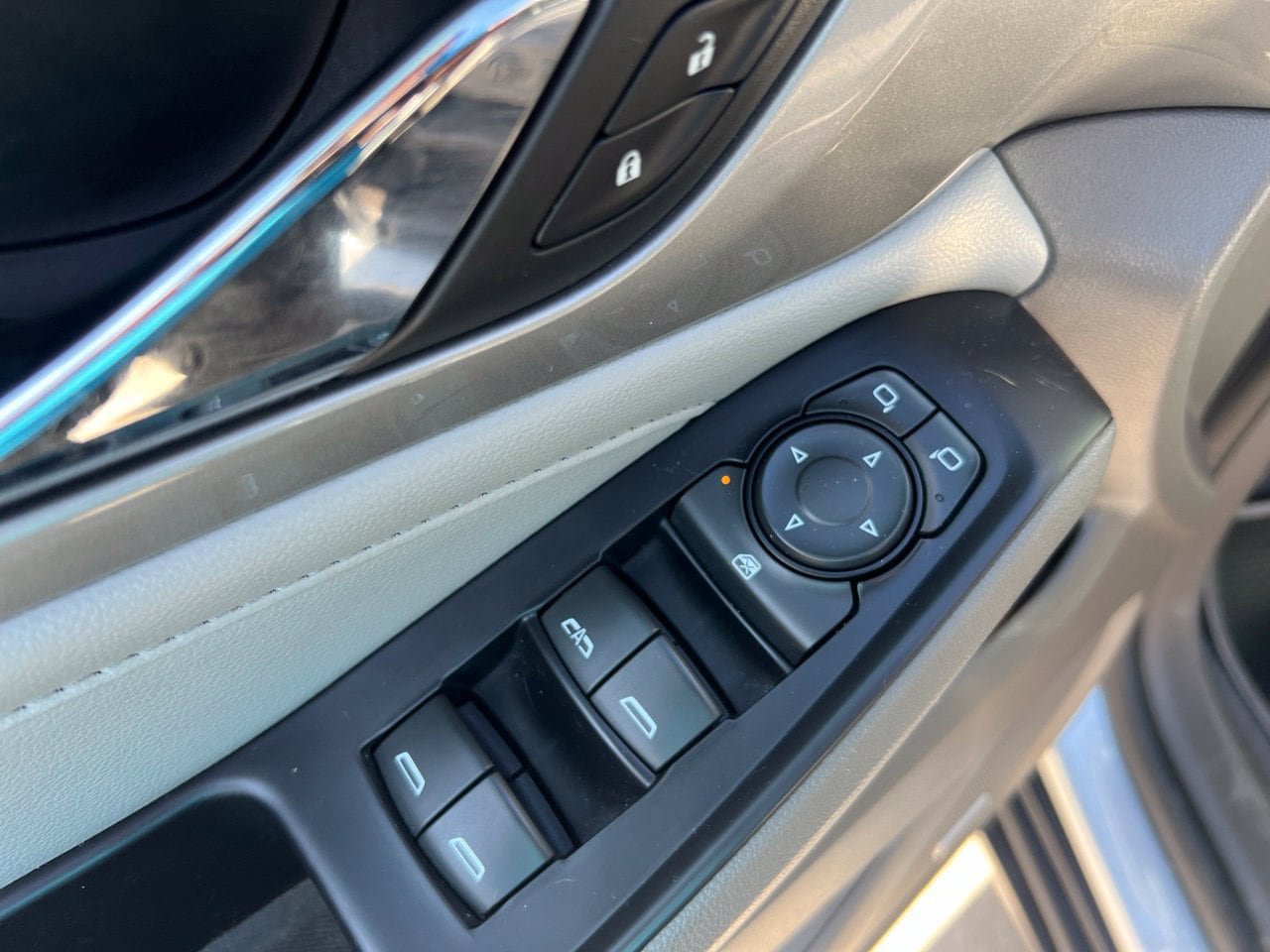 Used 2018 Chevrolet Traverse LT FWD image 12
