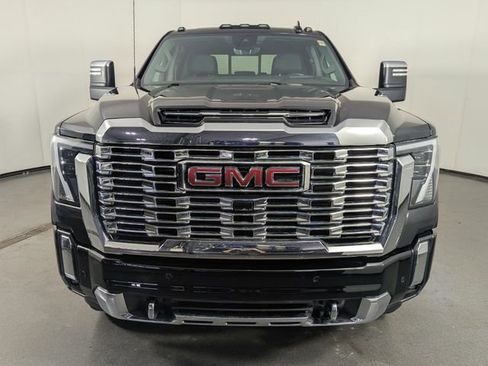 Used 2024 GMC Sierra 2500 Denali w/ Denali Reserve Package image 3