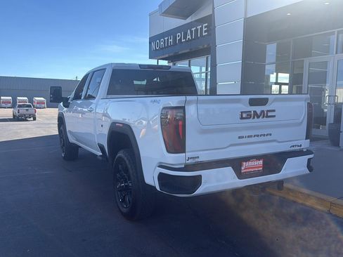 Used 2025 GMC Sierra 2500 AT4 image 2