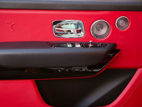 Used 2022 Rolls-Royce Cullinan w/ Cullinan Package image 11