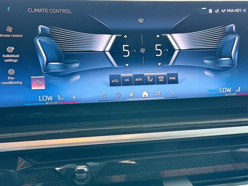 Certified 2024 BMW X5 xDrive40i w/ M Sport Package image 16