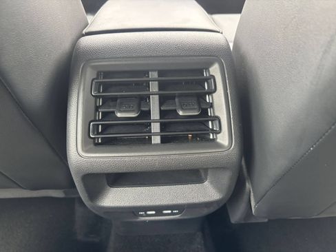 Used 2026 Volkswagen Tiguan SE FWD image 22