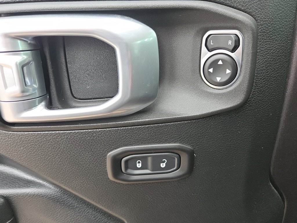 Used 2021 Jeep Wrangler Unlimited Rubicon AWD/4WD image 22