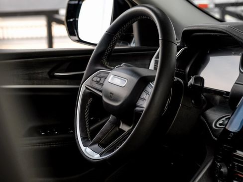 Used 2023 Jeep Grand Cherokee L Limited image 24