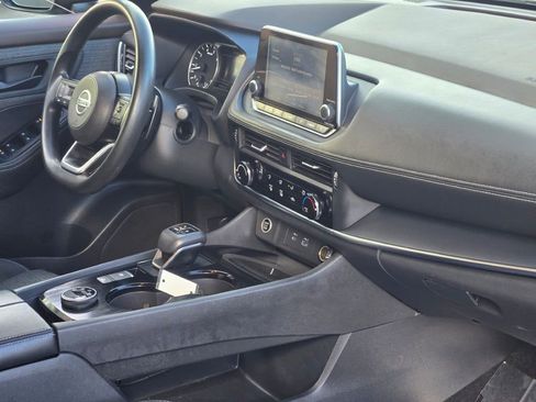 Used 2021 Nissan Rogue S image 6