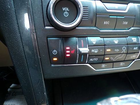 Used 2016 Ford Explorer XLT w/ Equipment Group 202A image 29