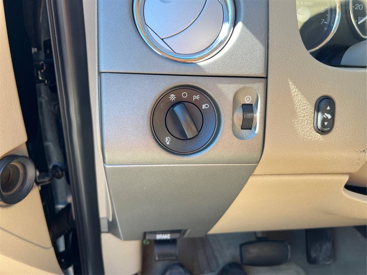 Used 2008 Lincoln Mark LT 4x4 image 19