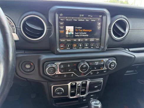 Used 2018 Jeep Wrangler Unlimited Sahara w/ Dual Top Group AWD/4WD image 12