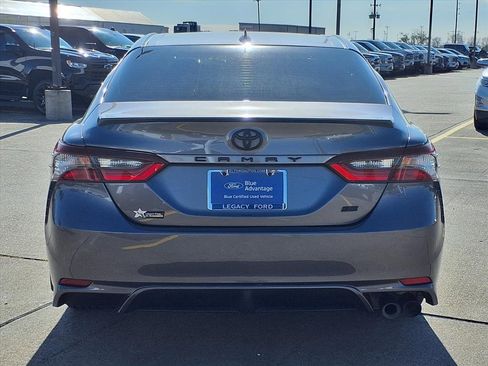 Used 2023 Toyota Camry SE image 5