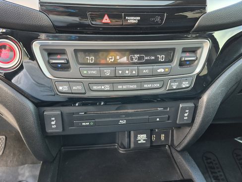 Used 2017 Honda Pilot Touring image 31