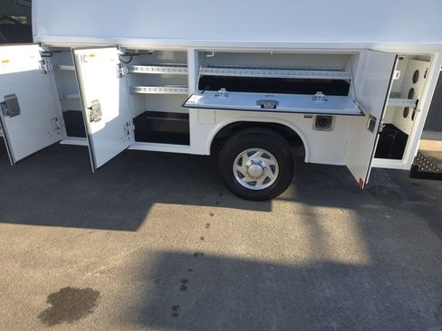 Used 2022 Ford E-350 and Econoline 350 Super Duty w/ Power Windows & Locks Group image 4