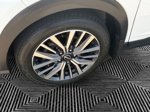 Used 2023 Nissan Kicks SV FWD image 9