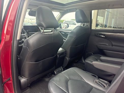 Used 2020 Toyota Highlander Platinum AWD/4WD image 40