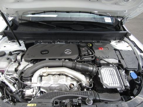 New 2025 Mercedes-Benz GLB 250 4MATIC image 8